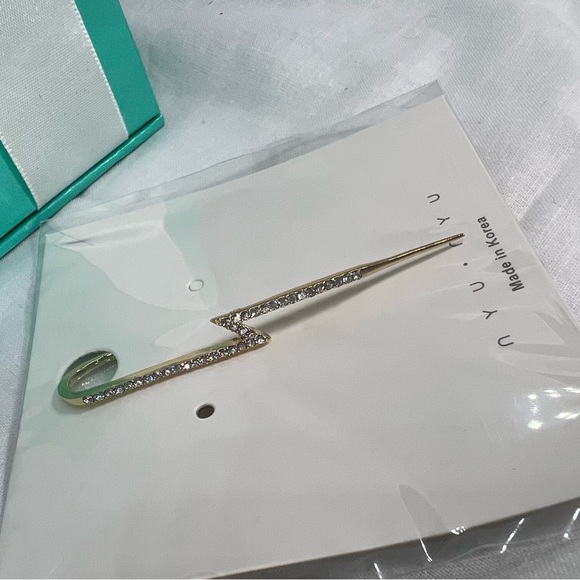 Lighting Bolt Sparkling Zircon Unique Statement Bar Ear Cuff - Picture 2 of 9